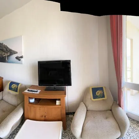 Апартаменты Location Au Lavandou 2 Chambres *